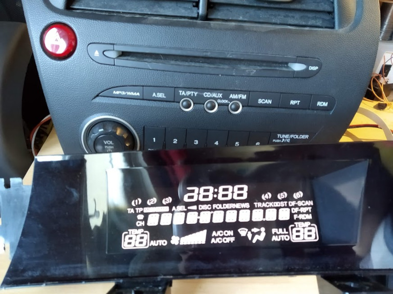 Megjavított LCD kijelző
